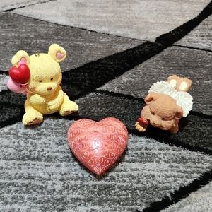 VINTAGE HEART SHAPED PAPER WEIGHT DECOR SET-OF-2 BEAR FIGURINES BUNDLE